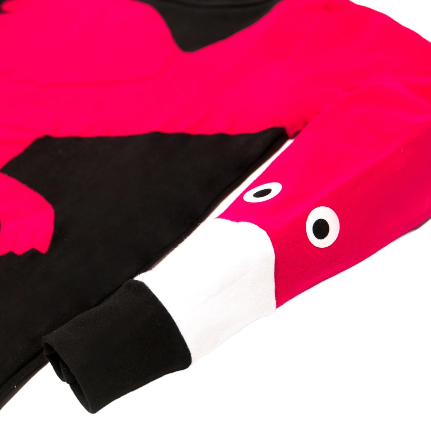 Detailaufnahme Kinder Pullover mit Tiermotiv Flamingo Frida in schwarz und pink aus Baumwoll-Jersey von Luanimals