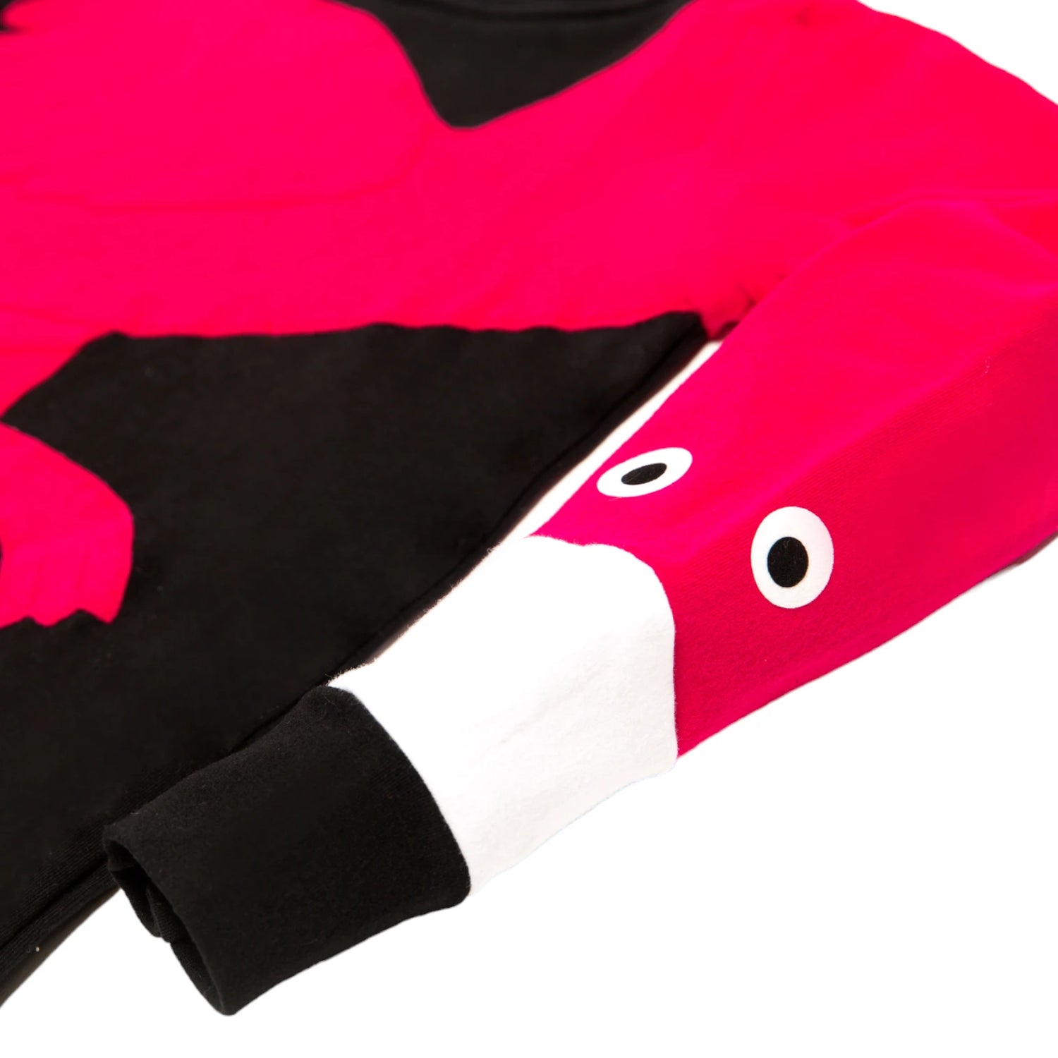 Detailaufnahme Kinder Pullover mit Tiermotiv Flamingo Frida in schwarz und pink aus Baumwoll-Jersey von Luanimals