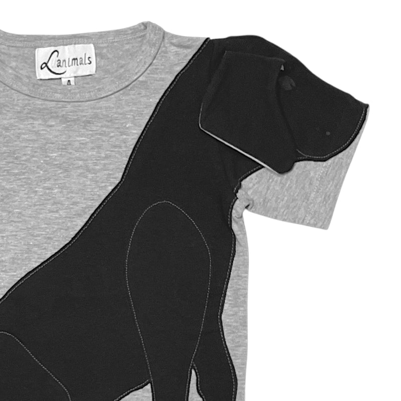 Luanimals Kinder T-Shirt mit Tiermotiv Hund Labrador Luana in den Farben grau und braun, Detailansicht vom Ärmel