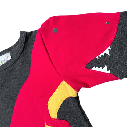 Pullover für Kinder Detailaufnahme von Dinosaurier David in grau und pink von Luanimals