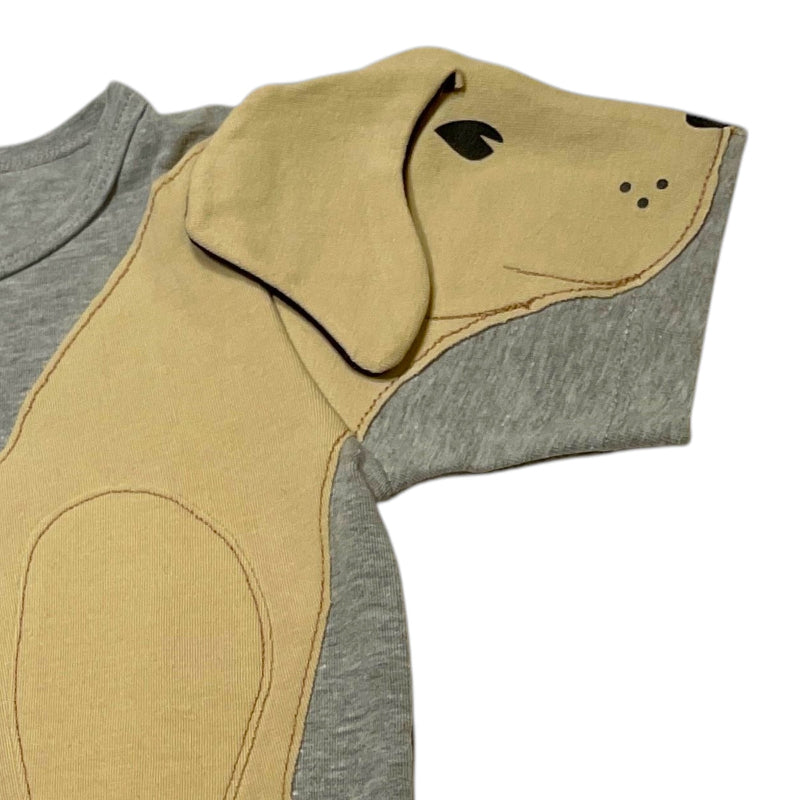 Detailaufnahme von Ärmel von T-Shirt für Kinder mit Motiv Hund Labrador Luana in grau und beige von Luanimals