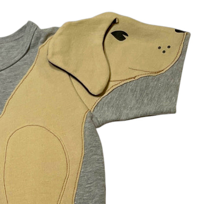 Detailaufnahme von Ärmel von T-Shirt für Kinder mit Motiv Hund Labrador Luana in grau und beige von Luanimals