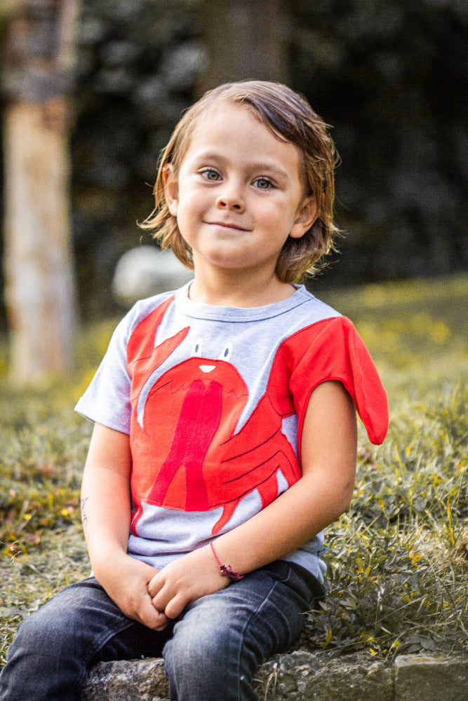 T-shirt Krabbe Karli von Luanimals getragen von einem Kind